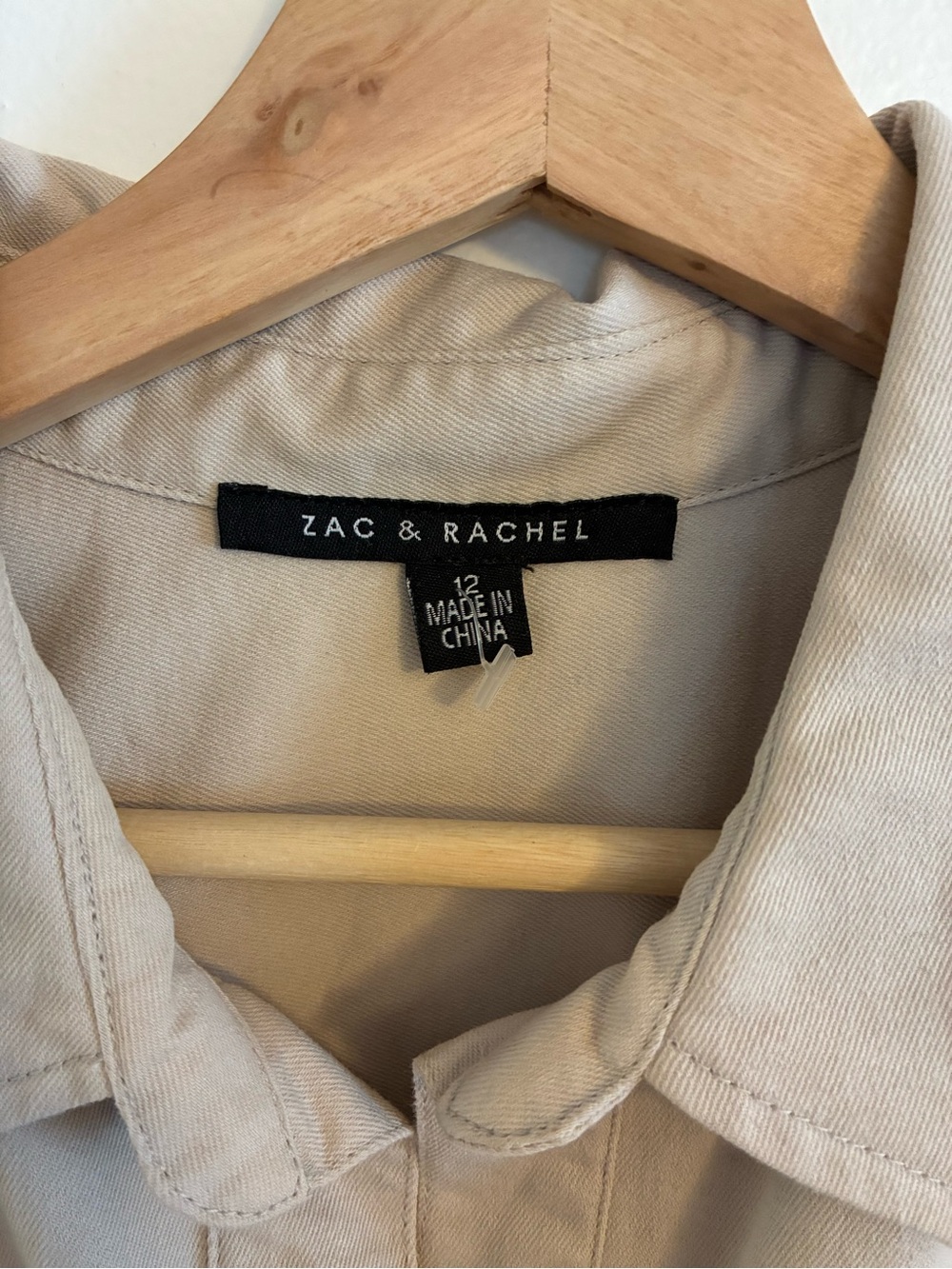 Zac & Rachel Light Beige Collared Shift Dress - Picture 2 of 3